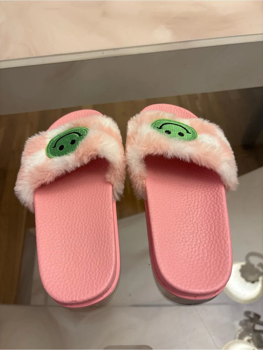 Women's Pink Faux Fur Slide Sandals Smiley Face Patches Slip On Size 1-3
